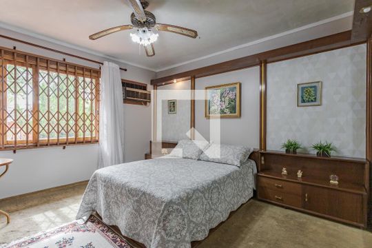Suíte 1 de casa à venda com 4 quartos, 301m² em Jardim Itu, Porto Alegre
