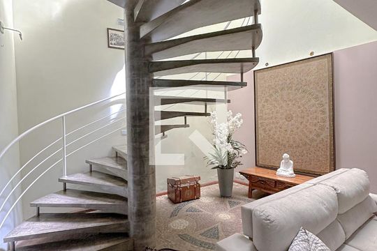 Escadas de casa à venda com 3 quartos, 399m² em Barra Funda, São Paulo