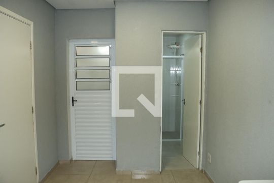 Casa para alugar com 1 quarto, 35m² em Jardim Santo Antonio, Embu das Artes