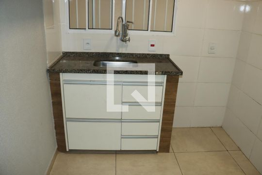 Casa para alugar com 1 quarto, 35m² em Jardim Santo Antonio, Embu das Artes