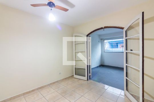 Quarto de casa para alugar com 1 quarto, 60m² em Jardim Primeiro de Maio (chacara Fazendinha), Osasco