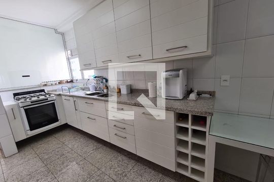 Apartamento para alugar com 3 quartos, 145m² em Aclimação, São Paulo