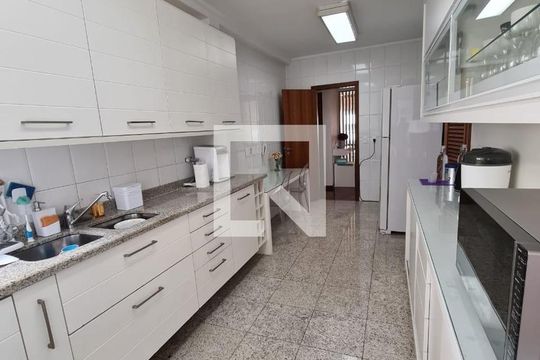 Apartamento para alugar com 3 quartos, 145m² em Aclimação, São Paulo