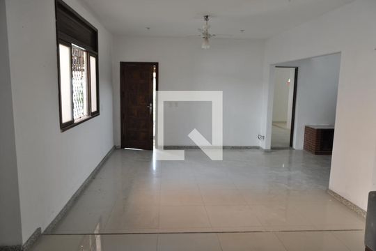 Casa à venda com 3 quartos, 500m² em Encantado, Rio de Janeiro