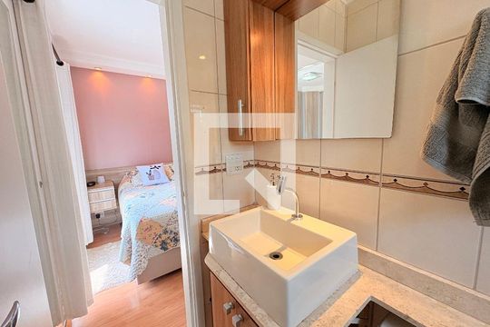 Banheiro da Suíte de casa de condomínio à venda com 3 quartos, 110m² em Jardim Shangai, Jundiaí