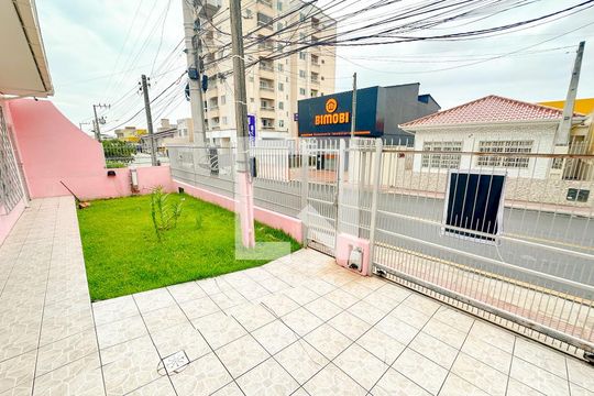 Entrada de casa para alugar com 3 quartos, 138m² em Areias, São José