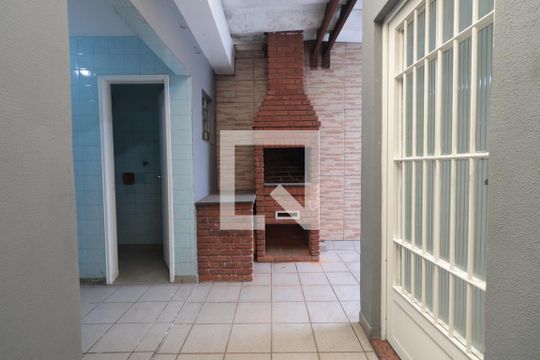 Quintal de casa para alugar com 2 quartos, 90m² em Vila Nova Manchester, São Paulo