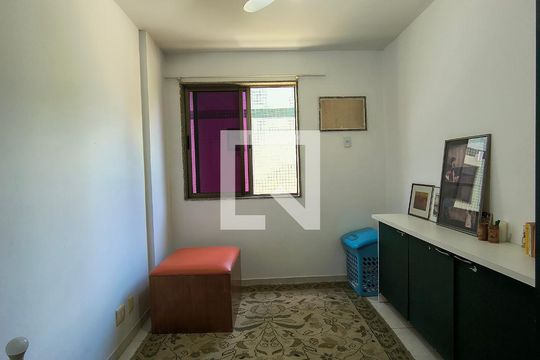 Quarto  de apartamento para alugar com 2 quartos, 68m² em Vargem Pequena, Rio de Janeiro