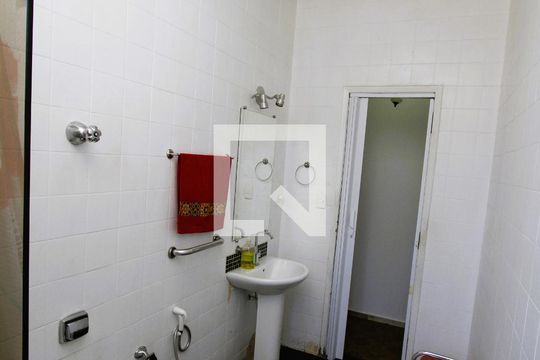 Banheiro Social de casa à venda com 4 quartos, 336m² em Carlos Prates, Belo Horizonte