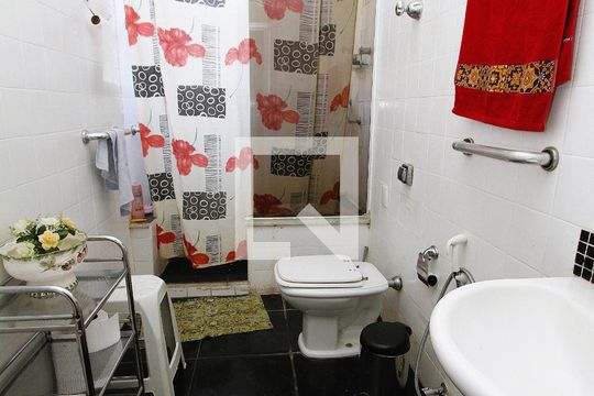 Banheiro Social de casa à venda com 4 quartos, 336m² em Carlos Prates, Belo Horizonte
