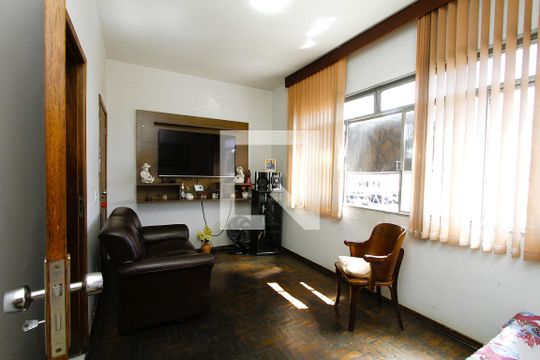 Sala de casa à venda com 4 quartos, 336m² em Carlos Prates, Belo Horizonte