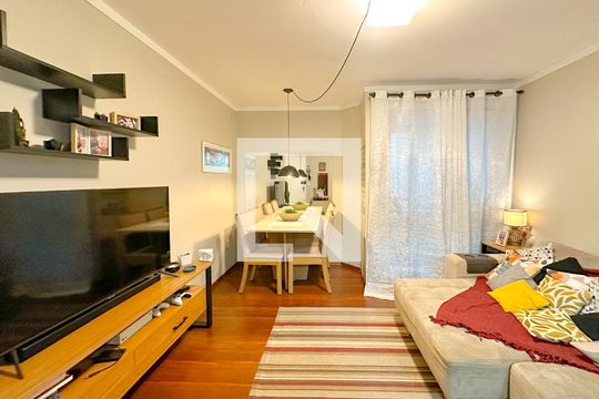 Sala de TV de apartamento para alugar com 2 quartos, 70m² em Barreiros, São José