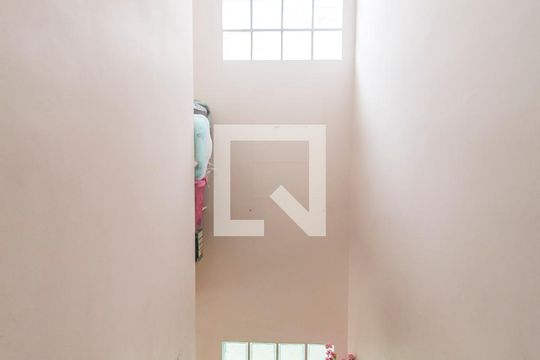 Escada de casa de condomínio à venda com 2 quartos, 125m² em Barueri , Barueri