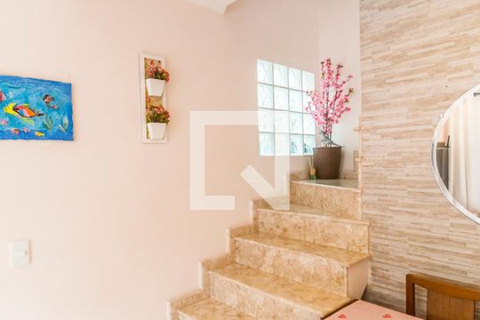 Escada de casa de condomínio à venda com 2 quartos, 125m² em Barueri , Barueri