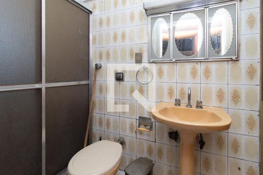 Banheiro de apartamento à venda com 1 quarto, 40m² em Centro Histórico, Porto Alegre