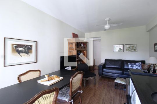 Sala de apartamento à venda com 2 quartos, 60m² em Vila Nova Conceição, São Paulo