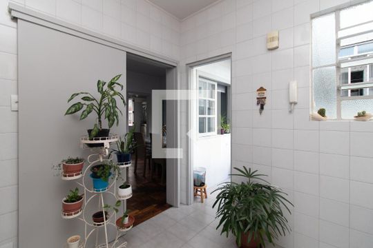 Cozinha e Área de Serviço de apartamento à venda com 2 quartos, 64m² em Santo Antônio, Porto Alegre
