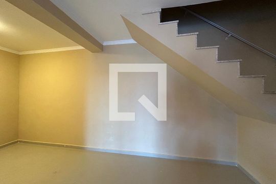 Sala de casa à venda com 3 quartos, 200m² em Vila Miriam, São Paulo