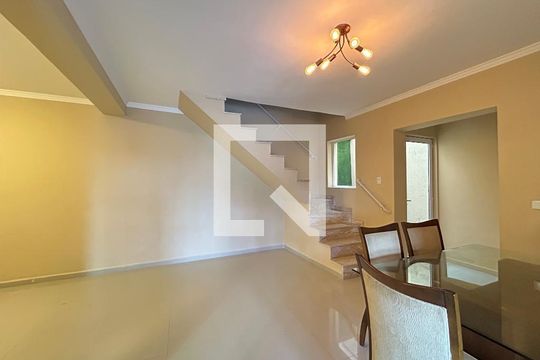 Sala de casa à venda com 3 quartos, 200m² em Vila Miriam, São Paulo