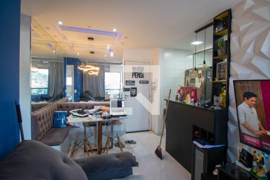 Sala de apartamento para alugar com 2 quartos, 44m² em Irajá, Rio de Janeiro