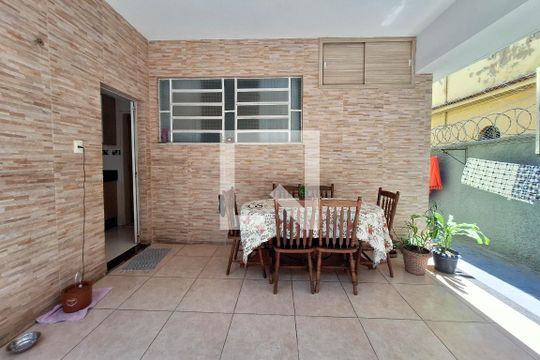 Quintal de casa à venda com 3 quartos, 110m² em Barreto, Niterói