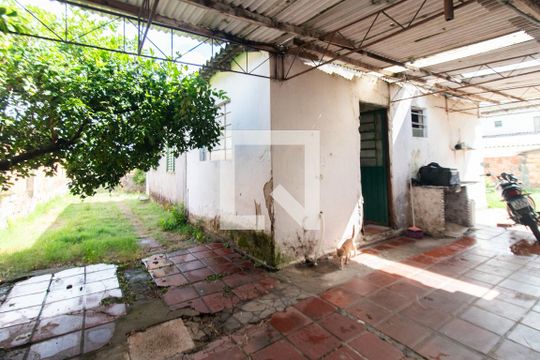 Área externa de casa à venda com 3 quartos, 70m² em Tristeza, Porto Alegre
