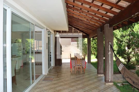 Casa de Condomínio para alugar com 4 quartos, 300m² em Chácara do Remanso Gl Um, Cotia