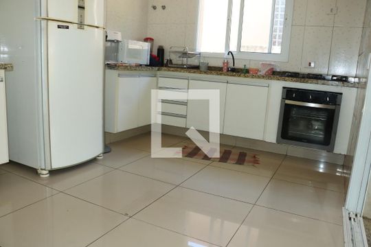 Casa de Condomínio para alugar com 4 quartos, 300m² em Chácara do Remanso Gl Um, Cotia