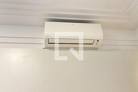 Detalhe Sala de apartamento à venda com 1 quarto, 43m² em Jardim Paulistano, São Paulo