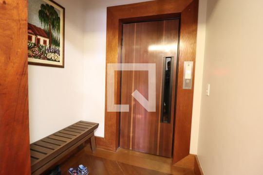 Hall de entrada de apartamento para alugar com 5 quartos, 264m² em Fundinho, Uberlândia