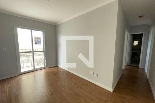 Sala de apartamento para alugar com 2 quartos, 50m² em Parque Turiguara, Cotia