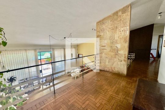 Casa à venda com 4 quartos, 300m² em Sion, Belo Horizonte