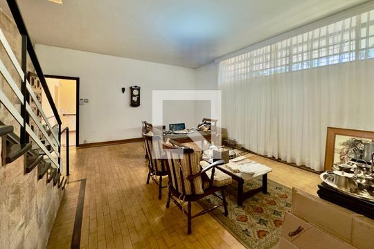 Casa à venda com 4 quartos, 300m² em Sion, Belo Horizonte
