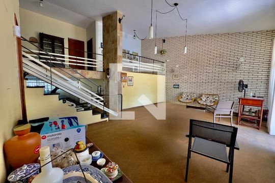Casa à venda com 4 quartos, 300m² em Sion, Belo Horizonte