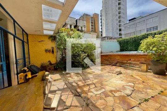 Casa à venda com 4 quartos, 300m² em Sion, Belo Horizonte