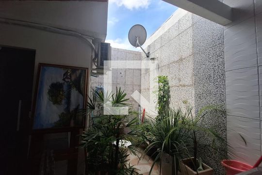 Casa à venda com 3 quartos, 80m² em Guajuviras, Canoas