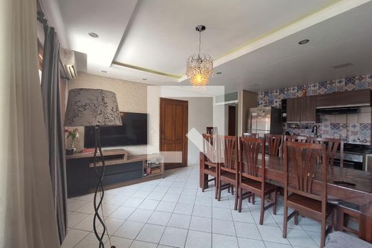 Casa à venda com 3 quartos, 80m² em Guajuviras, Canoas