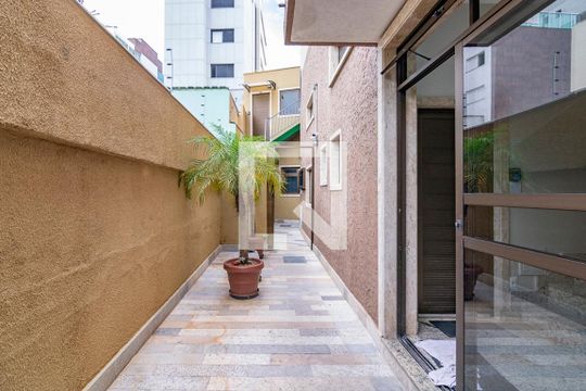 Entrada de kitnet/studio para alugar com 1 quarto, 28m² em Minas Brasil, Belo Horizonte