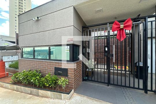 Fachada e portaria de apartamento à venda com 2 quartos, 84m² em Centro Comercial Jubran, Barueri