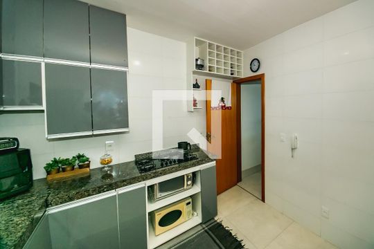 Casa à venda com 2 quartos, 167m² em Ouro Preto, Belo Horizonte