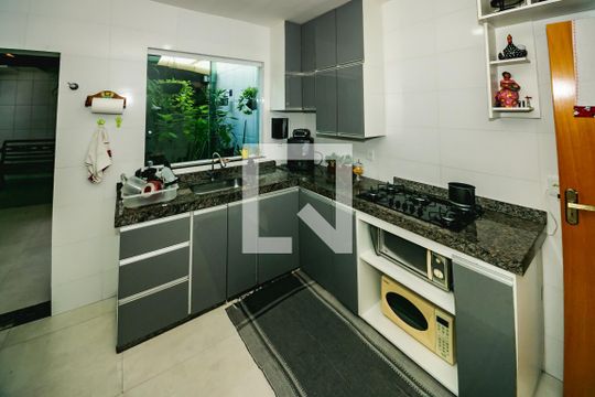 Casa à venda com 2 quartos, 167m² em Ouro Preto, Belo Horizonte