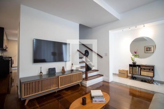 Sala de casa à venda com 4 quartos, 200m² em Vila Progredior, São Paulo