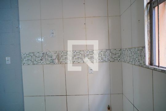 Cozinha  de apartamento à venda com 2 quartos, 39m² em Mário Quintana, Porto Alegre