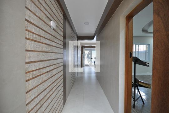 Hall de entrada de casa à venda com 2 quartos, 260m² em Vila Sabrina, São Paulo