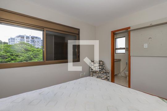 Quarto Suíte de apartamento para alugar com 2 quartos, 81m² em Passo D’areia, Porto Alegre