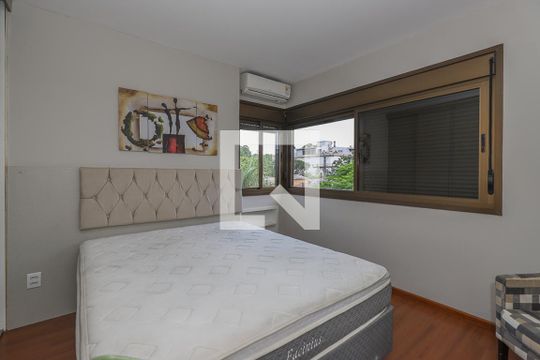 Quarto Suíte de apartamento para alugar com 2 quartos, 81m² em Passo D’areia, Porto Alegre