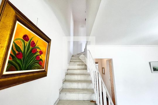Escada de casa à venda com 3 quartos, 150m² em Jardim Sonia, São Paulo