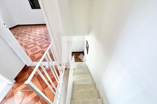 Escada de casa à venda com 3 quartos, 150m² em Jardim Sonia, São Paulo