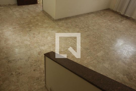Sala de casa para alugar com 4 quartos, 252m² em Aparecida, Santos