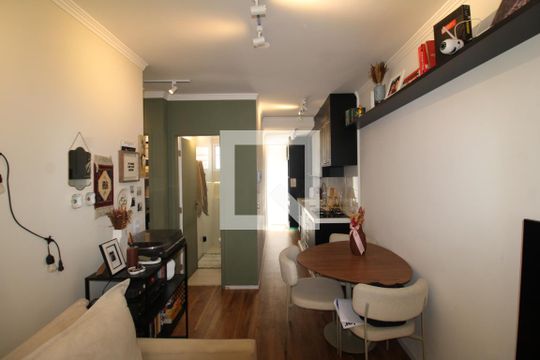 Sala / Cozinha de apartamento para alugar com 2 quartos, 56m² em Vila Pauliceia, São Paulo